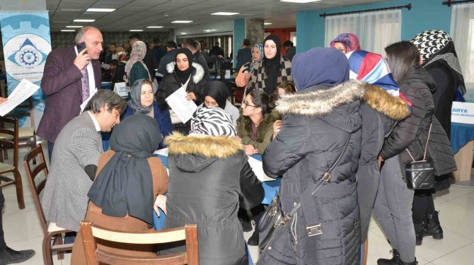 İ̇ş Arayan Deprem Mağdurları Firmalarla Buluştu
