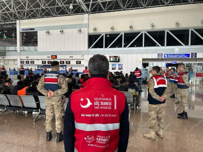 136 Düzensiz Göçmen Afganistan’a Geri Gönderildi