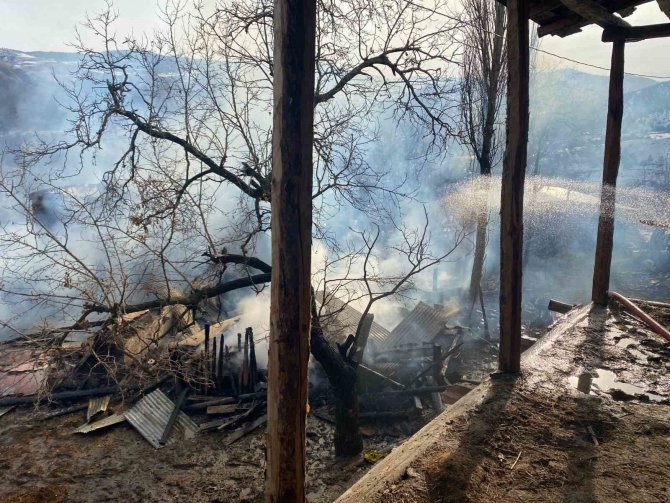 Oltu’da Korkutan Yangın