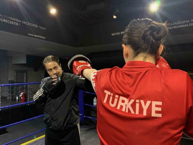 Kendi Dağlarda Kızı Ringlerde Türk Bayrağını Dalgalandırıyor