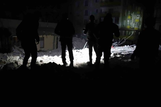 Enkazdan ’’Çığlık Geldi’’ İhbarı Polisleri Harekete Geçirdi