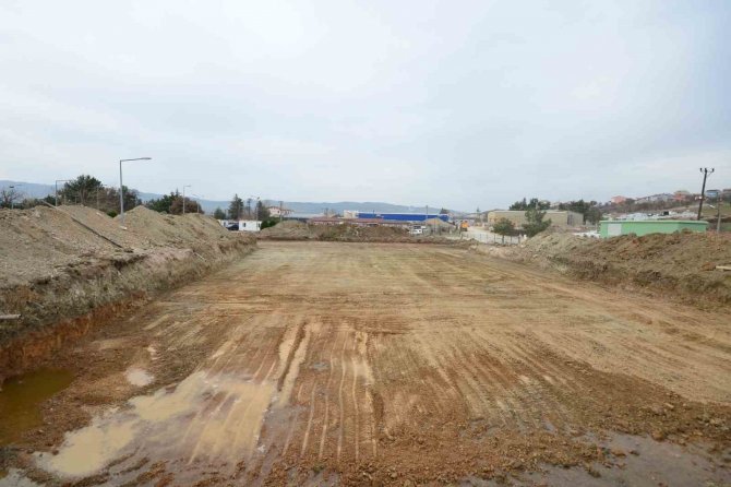 Gediz’de Gençlik Merkezi Ve Tenis Kortu İnşaatları Başladı