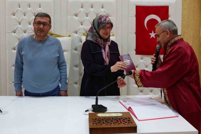 Depremzede Çiftin Nikahını Başkan Işık Kıydı