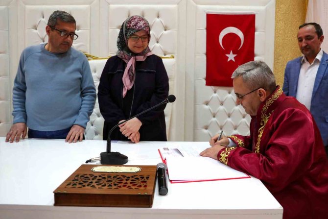 Depremzede Çiftin Nikahını Başkan Işık Kıydı