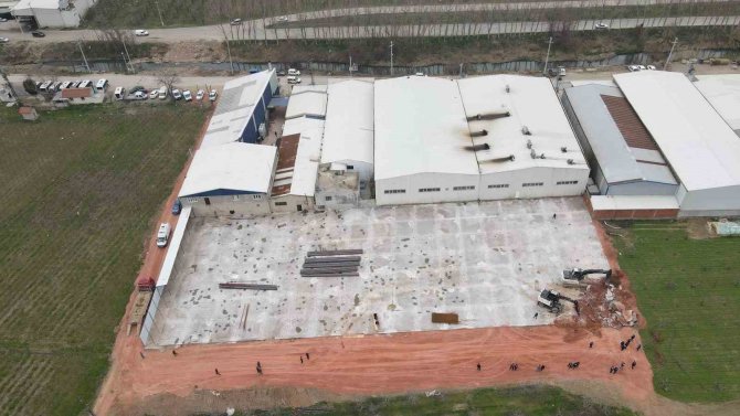 Yıldırım’da Tarım Arazilerine Yapılan Kaçak Yapılar Yıkılıyor