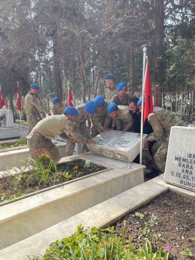 Depremde Tahrip Olan Şehitliği, Komandolar Ve Afad Onardı