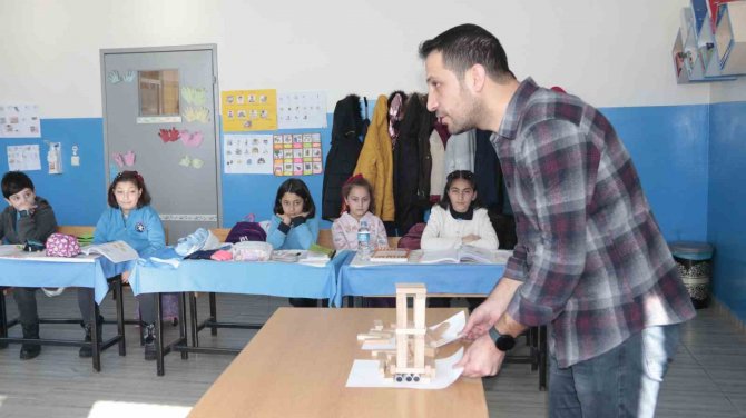 Gelecek Nesiller Sismik İzolatör Sistemini Öğreniyor