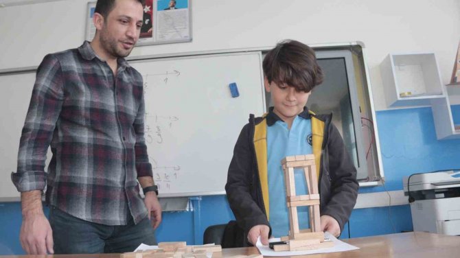 Gelecek Nesiller Sismik İzolatör Sistemini Öğreniyor