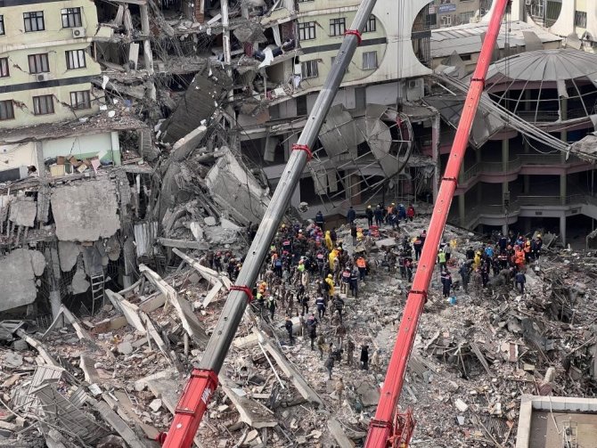 Jeolog Dr. İ̇mamoğlu: “Yıkıntıların Büyük Ekseriyeti Zemine Uygun Olmayan Yerler”