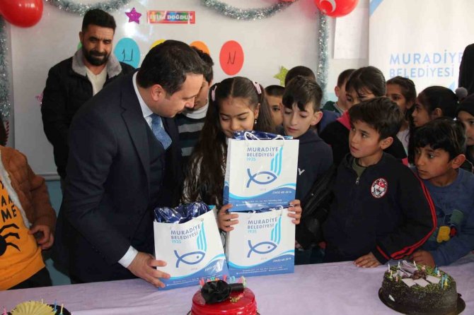 Depremzede Çocuğa Doğum Günü Sürprizi