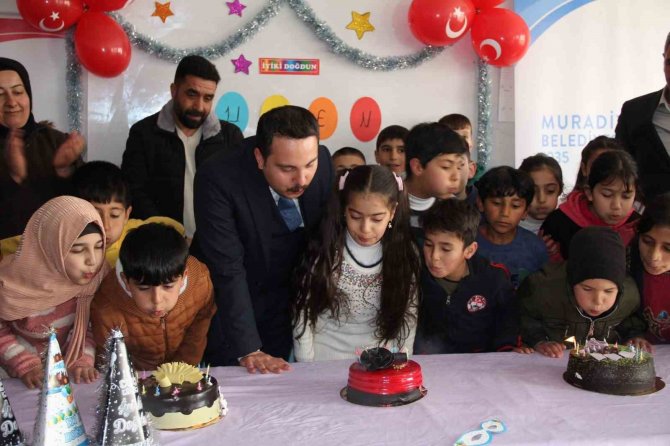 Depremzede Çocuğa Doğum Günü Sürprizi
