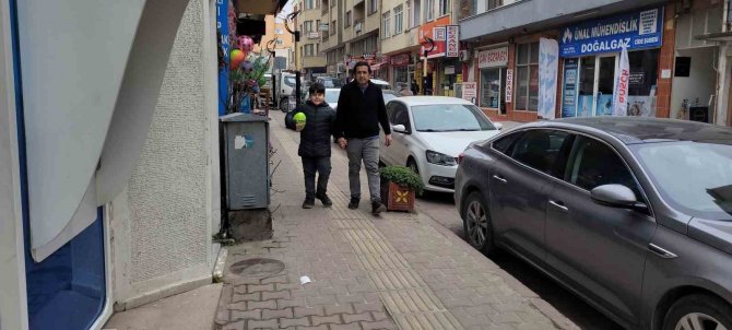 Kendi Küçük, Kalbi Kocaman: Evde Ürettiği Sabunları Satıp Parasını Depremzedeler İçin Bağışladı