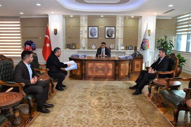 Karabük İ̇dman Yurdu Yardım Maçından Toplanan Gelirin Dekontunu Vali Gürel’e Teslim Etti