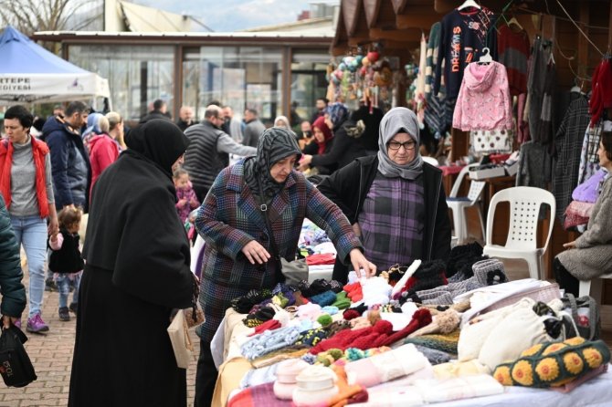 Kadınlardan Depremzedelere El Emeği Destek