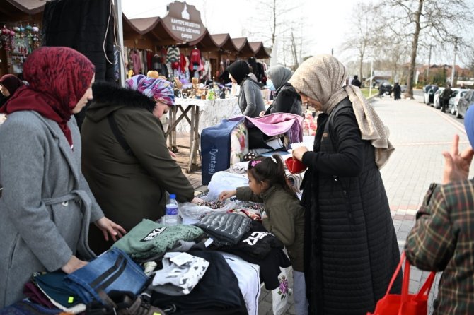 Kadınlardan Depremzedelere El Emeği Destek