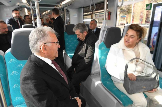Yeni Tramvay Hattı Hizmete Başladı, Başkan Büyükkılıç Vatman Koltuğuna Oturdu