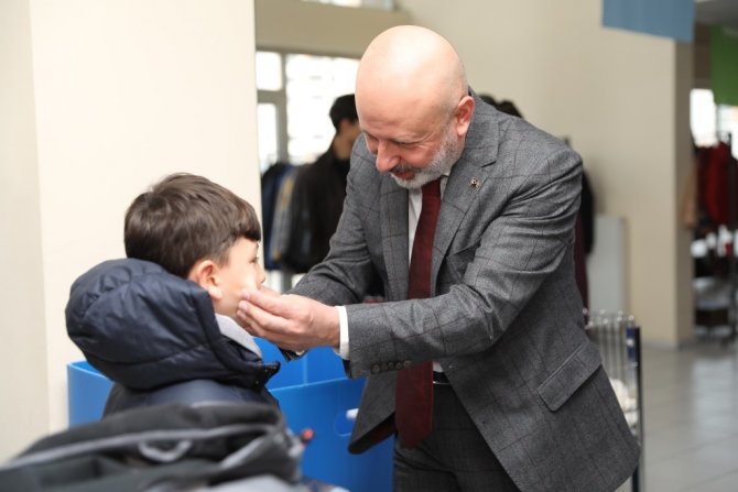 Başkan Çolakbayrakdar: “Dualarımız Ve Yüreğimiz, Depremzede Kardeşlerimizle”