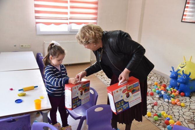 Manisa, Depremzedeleri Bağrına Bastı
