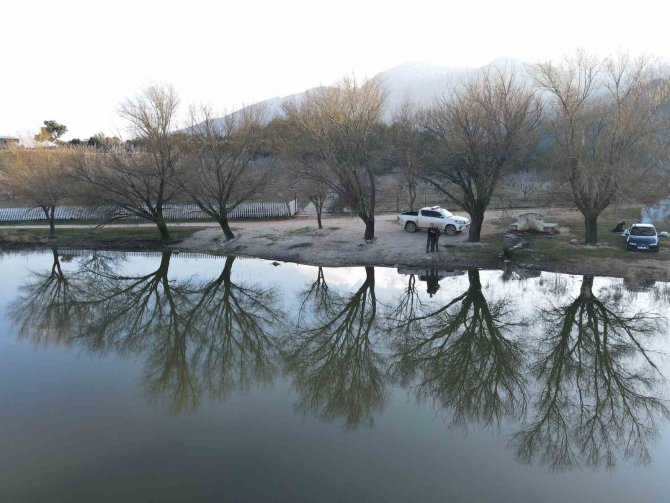 Marmara Gölü Kurudu Göçmen Kuşlar Rotayı Sülüklü Göle Çevirdi