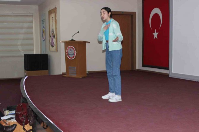 Menteşe’de İ̇stiklal Marşı’nı Güzel Okuma Yarışmasında Dereceye Giren Öğrenciler Ödüllendirildi