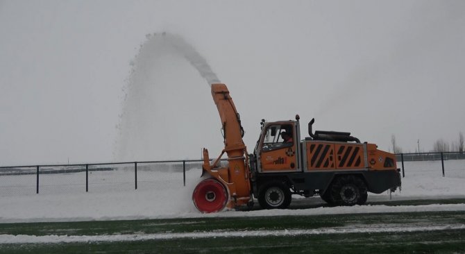 Kar Kaplanları Yeşil Sahalara İndi