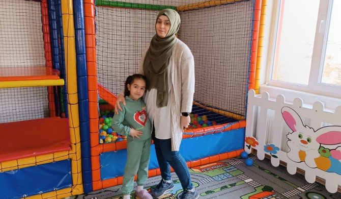 Tavşanlı Hande Gül Anokulu Öğrencisi Yaptığı Uzay Temalı Resim İle Türkiye Birincisi Oldu