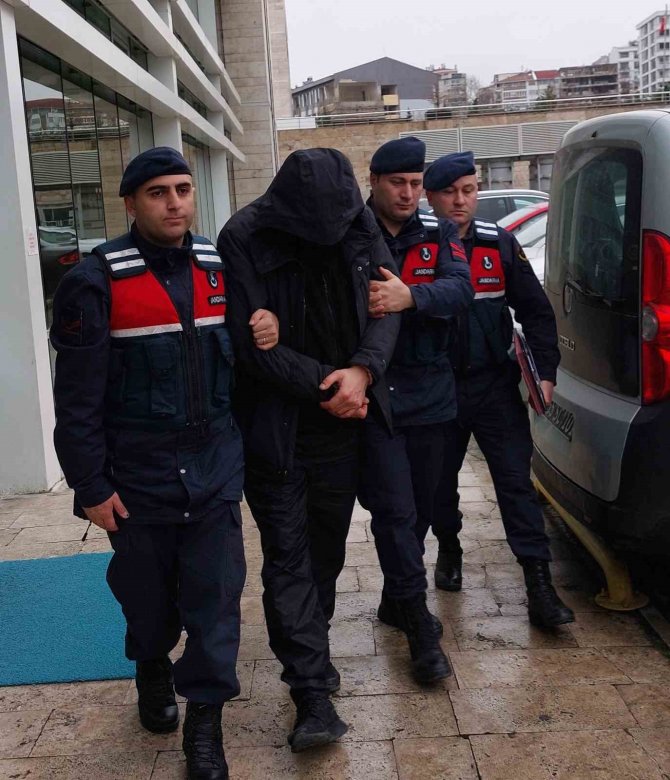 Samsun’da Arasında Suikast Silahının Da Bulunduğu Çok Sayıda Silahla Yakalanan Şahıs Tutuklandı