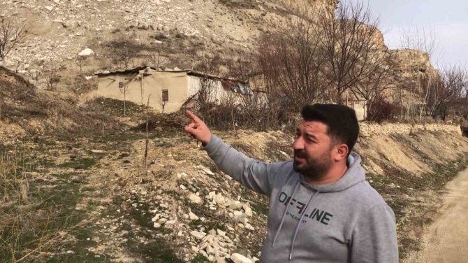 Depremde 4 Bin Yıllık Apartmanda Zarar Gördü