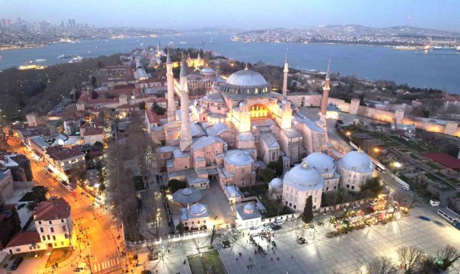 Ayasofya-i Kebir Camii Şerifi’nin Hem İmamı, Hem De Müezzini Kütahyalı