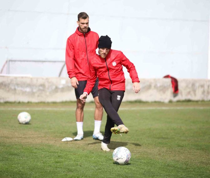 Sivasspor, 3 Puan Parolasıyla Karagümrük Maçına Hazırlanıyor