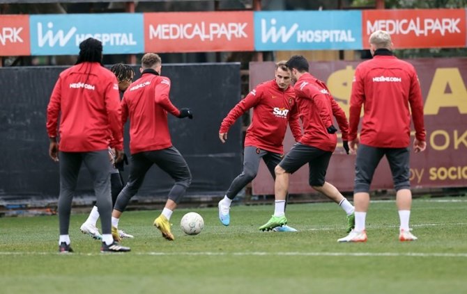 Galatasaray’da Mertens Bireysel Çalışmalarını Sürdürdü