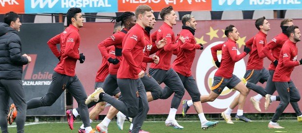 Galatasaray’da Mertens Bireysel Çalışmalarını Sürdürdü