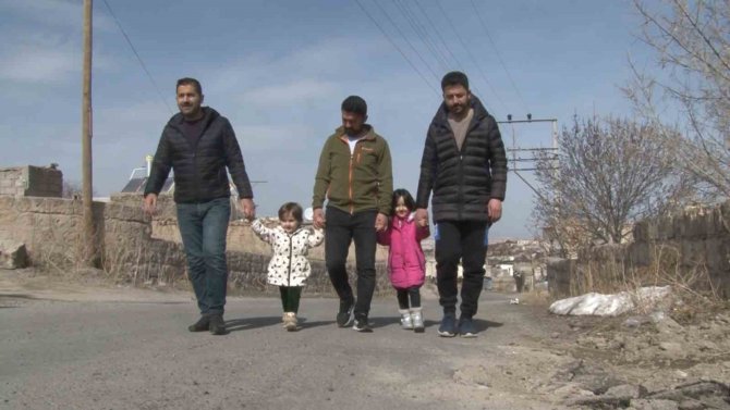 Köylüler Depremzede Aileler İçin Seferber Oldu