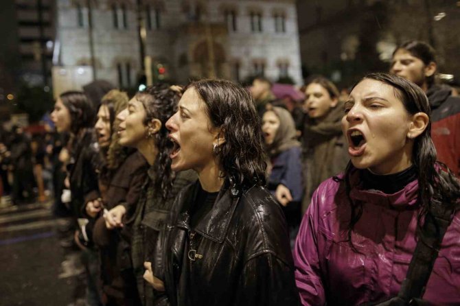 Atina’da Tren Kazası Protestosu