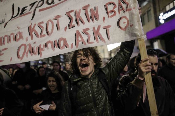 Atina’da Tren Kazası Protestosu