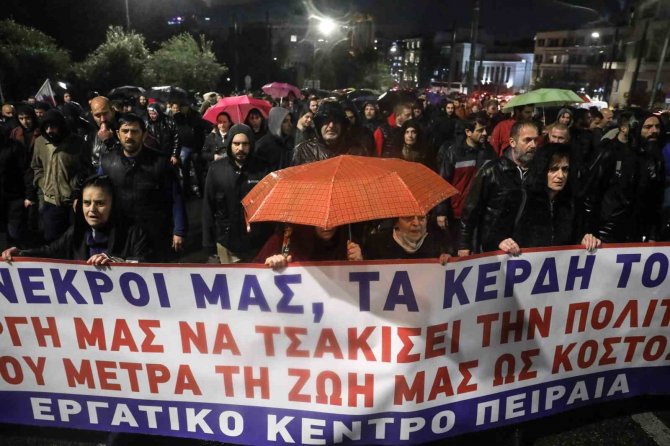 Atina’da Tren Kazası Protestosu