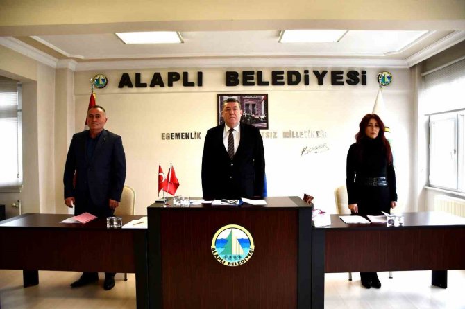 Alaplı Meclisi’nde Depremlerde Hayatını Kaybedenlere Saygı Duruşu