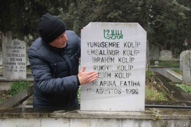 Aynı Acıyı Tam 24 Yıldır Yaşıyorlar, 11 Mezar Yan Yana
