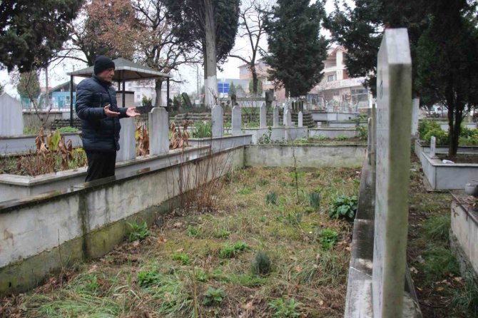 Aynı Acıyı Tam 24 Yıldır Yaşıyorlar, 11 Mezar Yan Yana