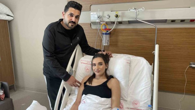 Yıkılan 13 Katlı Binadan Kurtulan Genç Kadına Doğum Günü Sürprizi