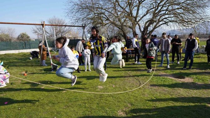 Depremzede Çocuklar Psikososyal Desteğiyle Zorlu Süreci Atlatıyor