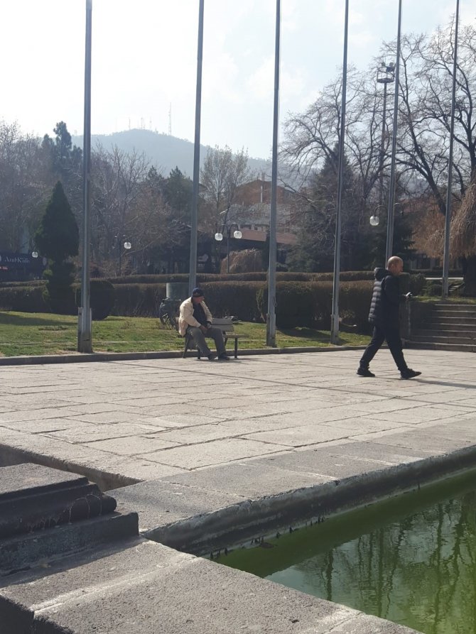 Hem Güneşlendiler, Hem De Kuraklıktan Dert Yakındılar