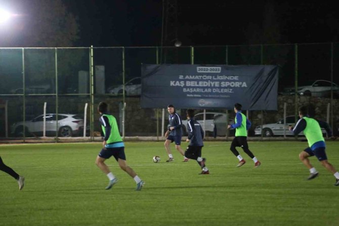 Kaş Belediye Spor Futbol Takımı Sezonu Dualarla Açtı