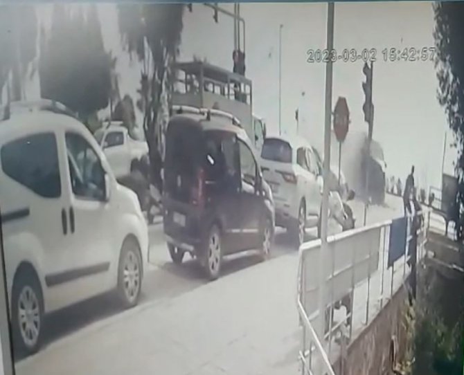 Alanya’da Depremzedeleri Ölüme Götüren Kaza Güvenlik Kamerasına Yansıdı
