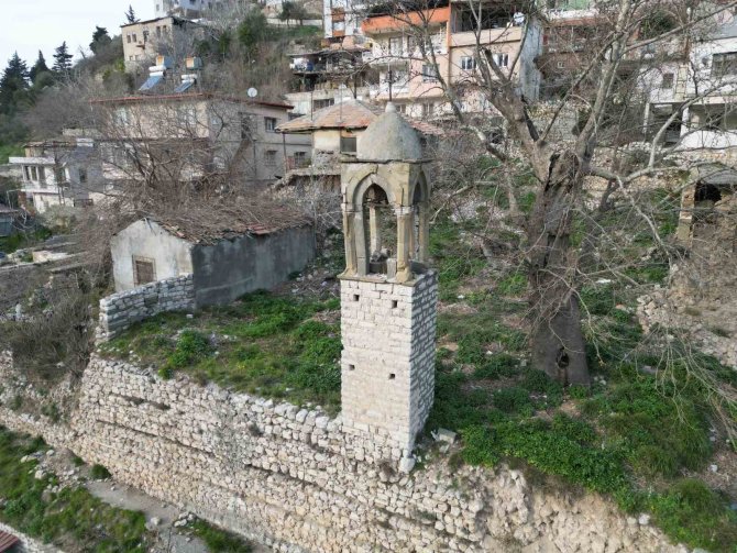 Depremin Vurduğu Hatay’da Tarihi Yapılarda Da Hasar Oluştu