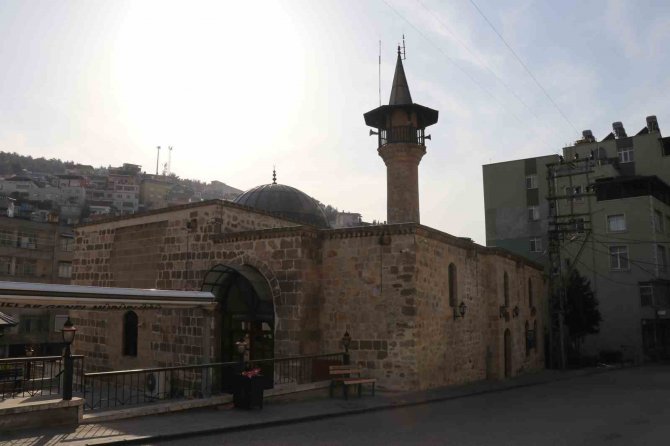 Depremin Vurduğu Hatay’da Tarihi Yapılarda Da Hasar Oluştu