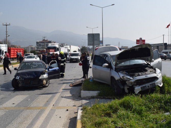 Aydın’da Zincirleme Trafik Kazası: 4 Yaralı