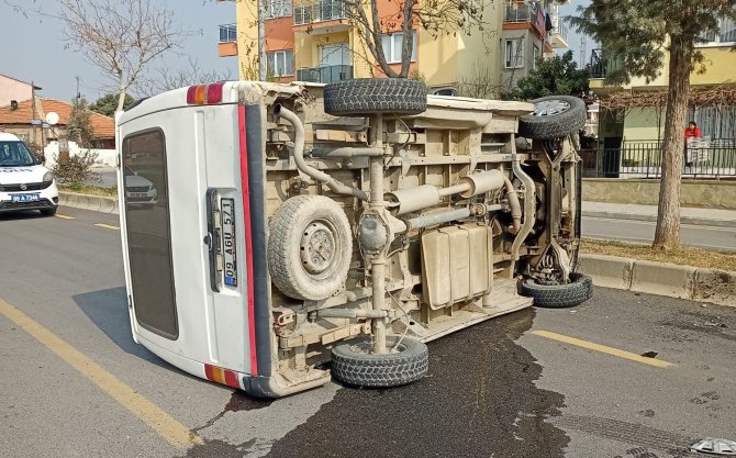 Devrilen Araçtan Burnu Bile Kanamadan Çıktı