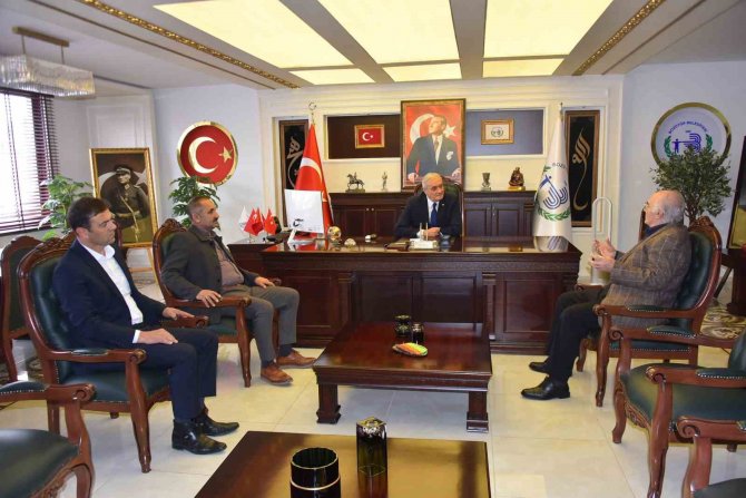 Deprem Bölgesine Yardı Yapan İş İnsanına Teşekkür