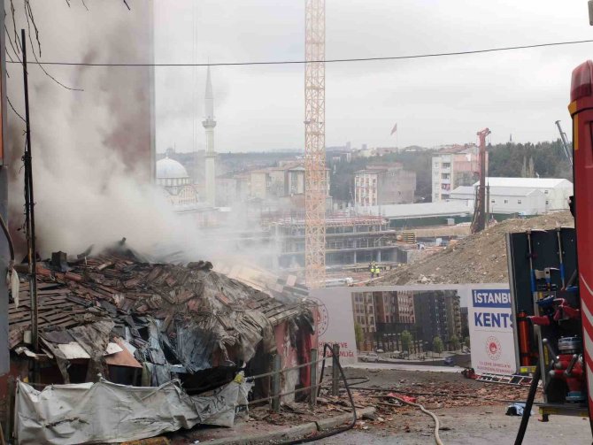 Beyoğlu’nda Tek Katlı Gecekonduda Yangın: 1 Yaralı